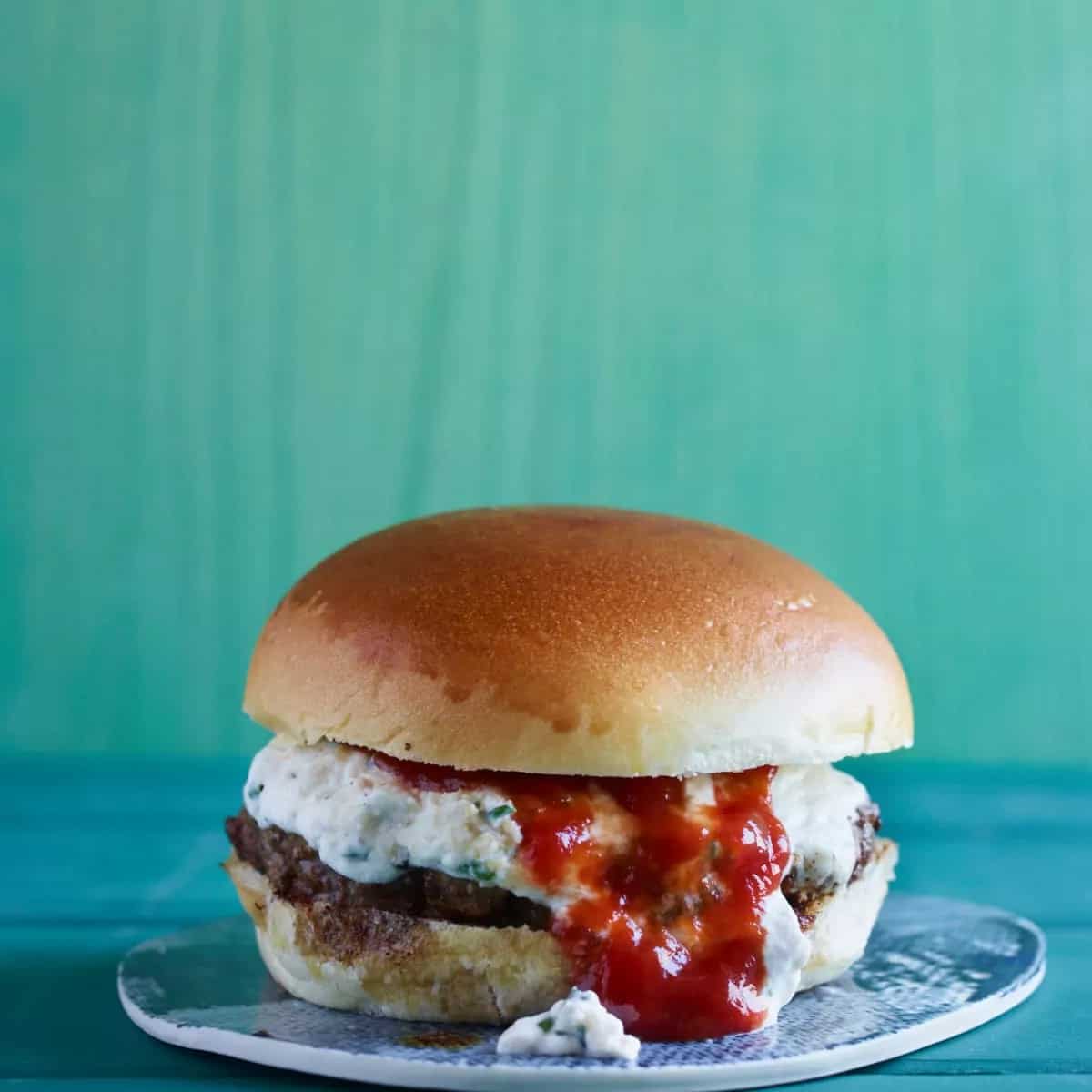 How to make Tenderloin Burgers With Horseradish Sauce Recipe