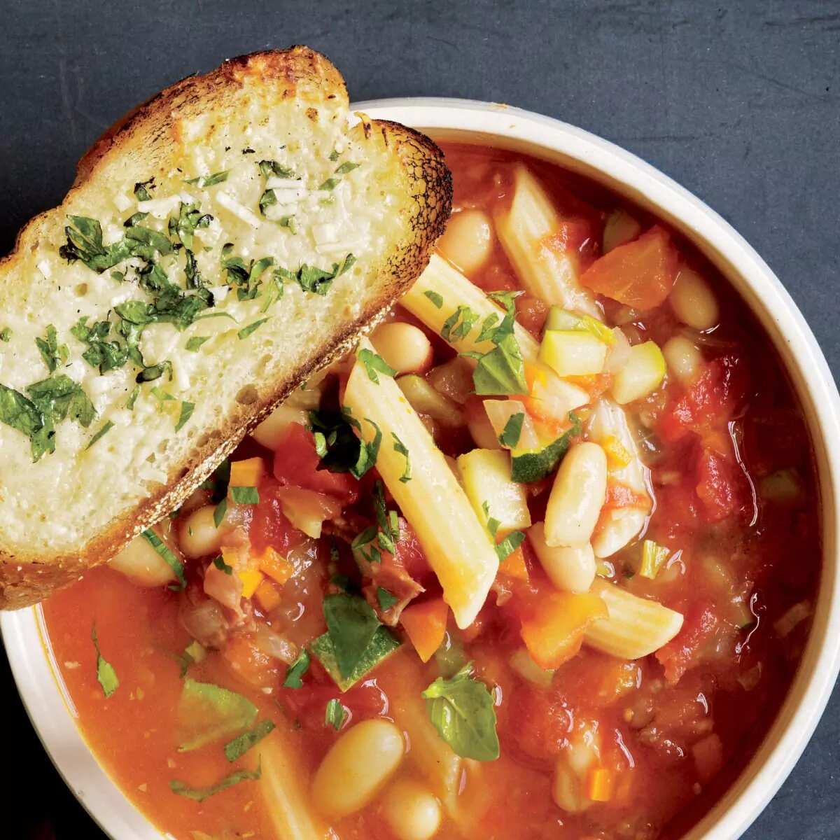 How to make Tomato Minestrone Soup With Garlic Bread Croutons Recipe
