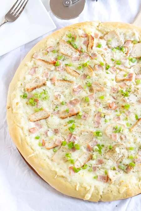 Chicken Cordon Bleu Pizza