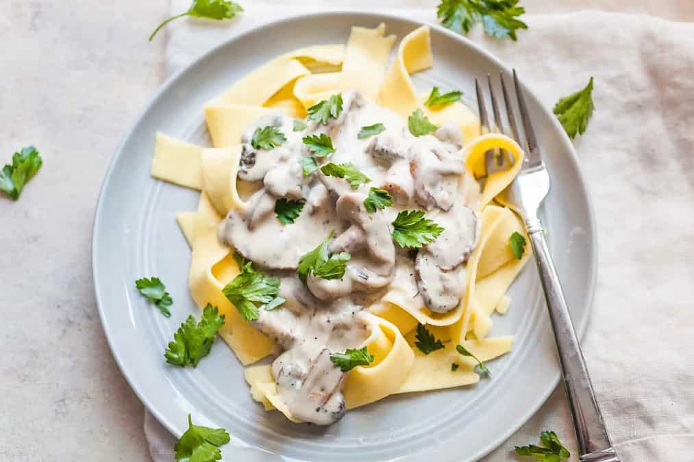 Fettuccine Alfredo With Mushrooms