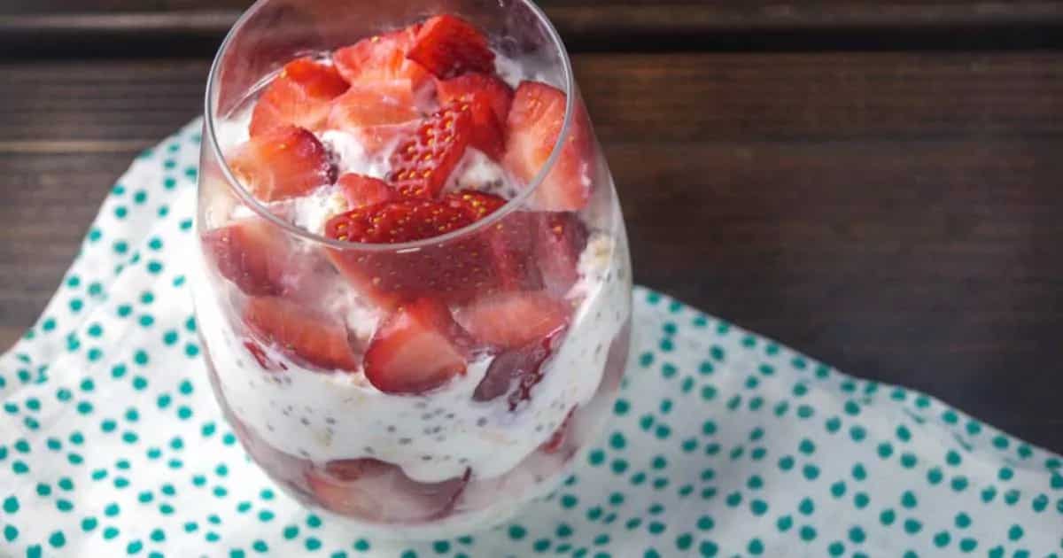 How to make Low Carb Yogurt Parfait With Strawberries, Flax, And Chia Seeds Recipe