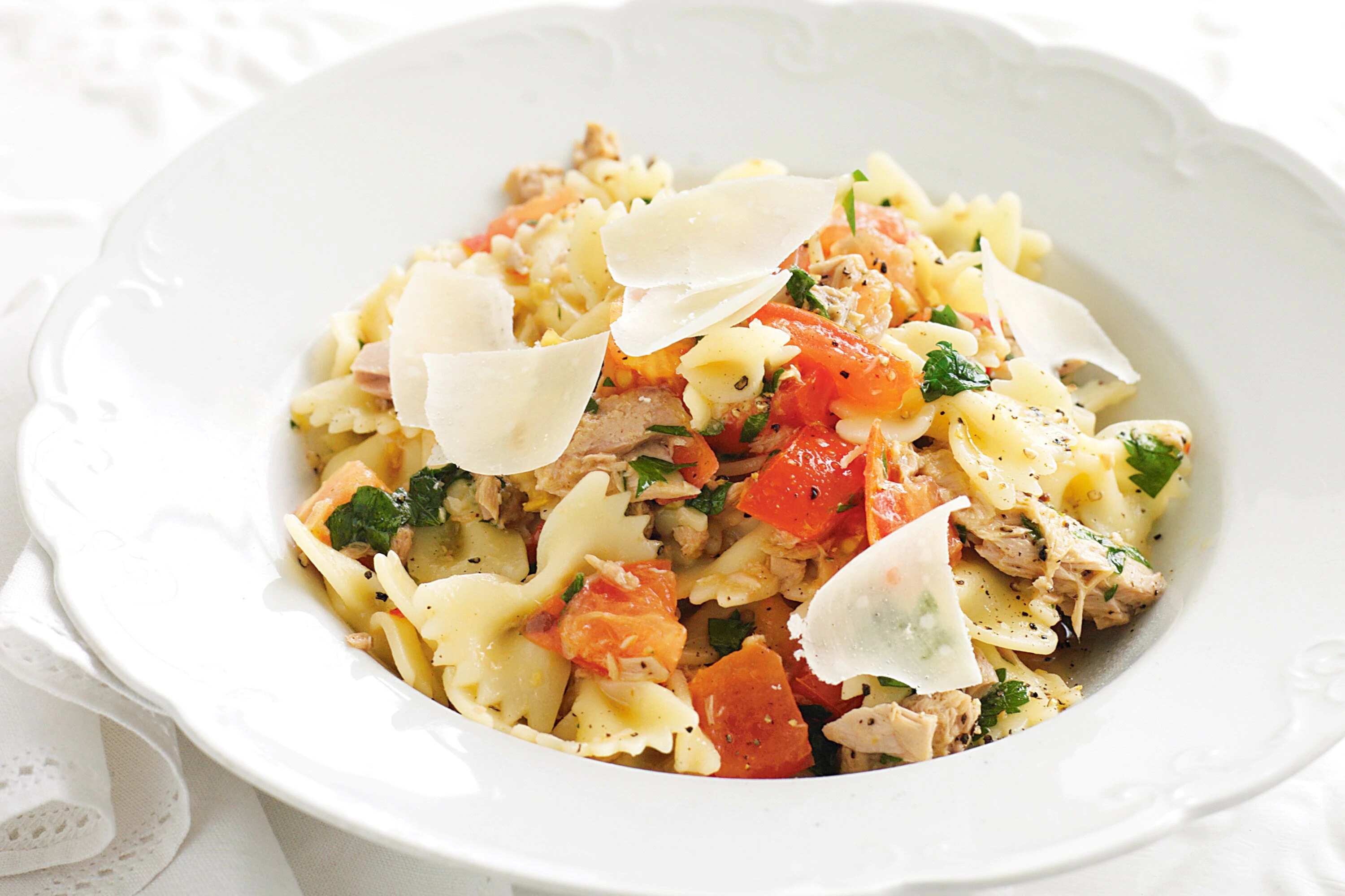 How to make Pasta With Tuna Chilli Tomatoes And Parsley Recipe