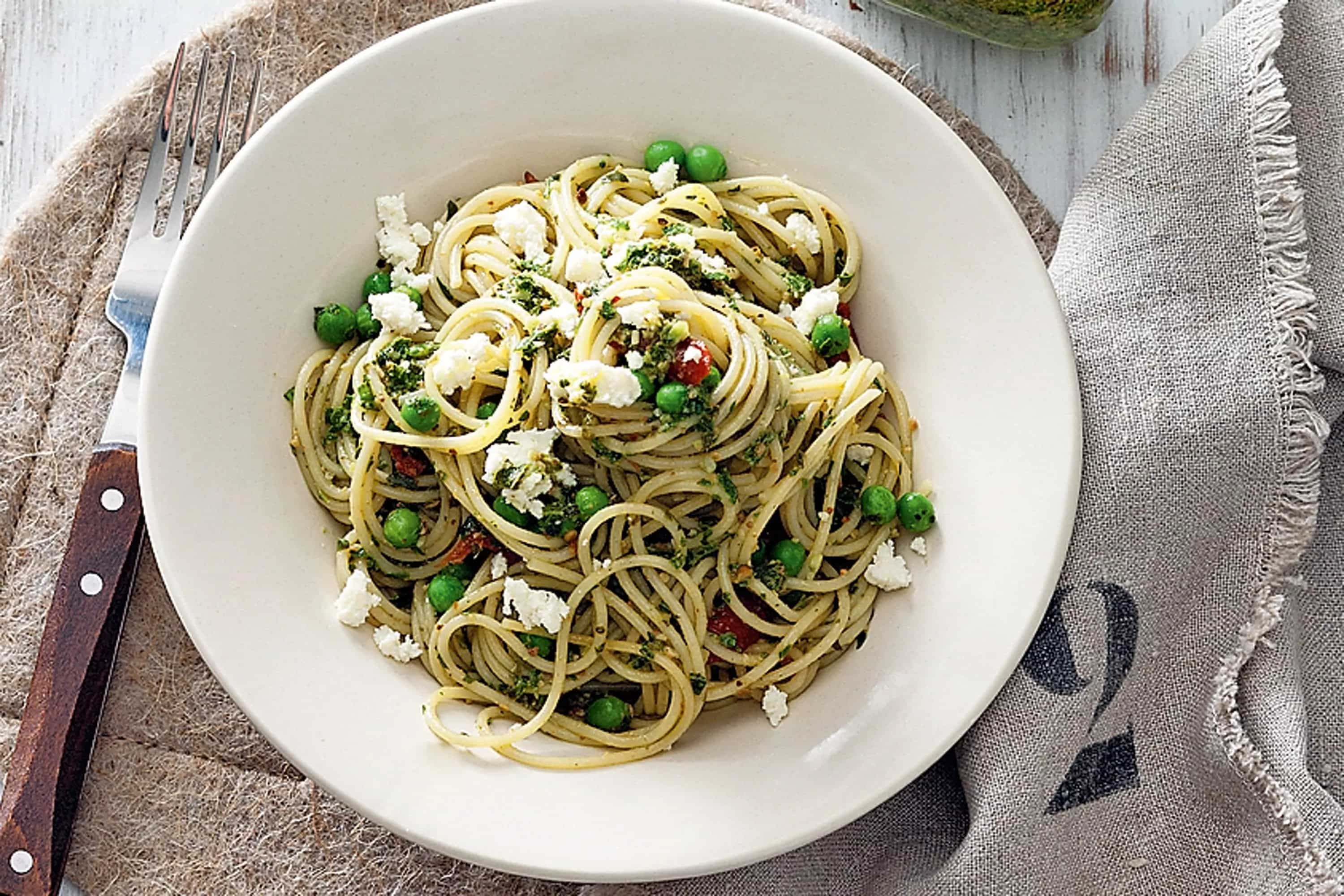 How to make Spaghetti With Pesto Semi-dried Tomatoes And Ricotta Recipe
