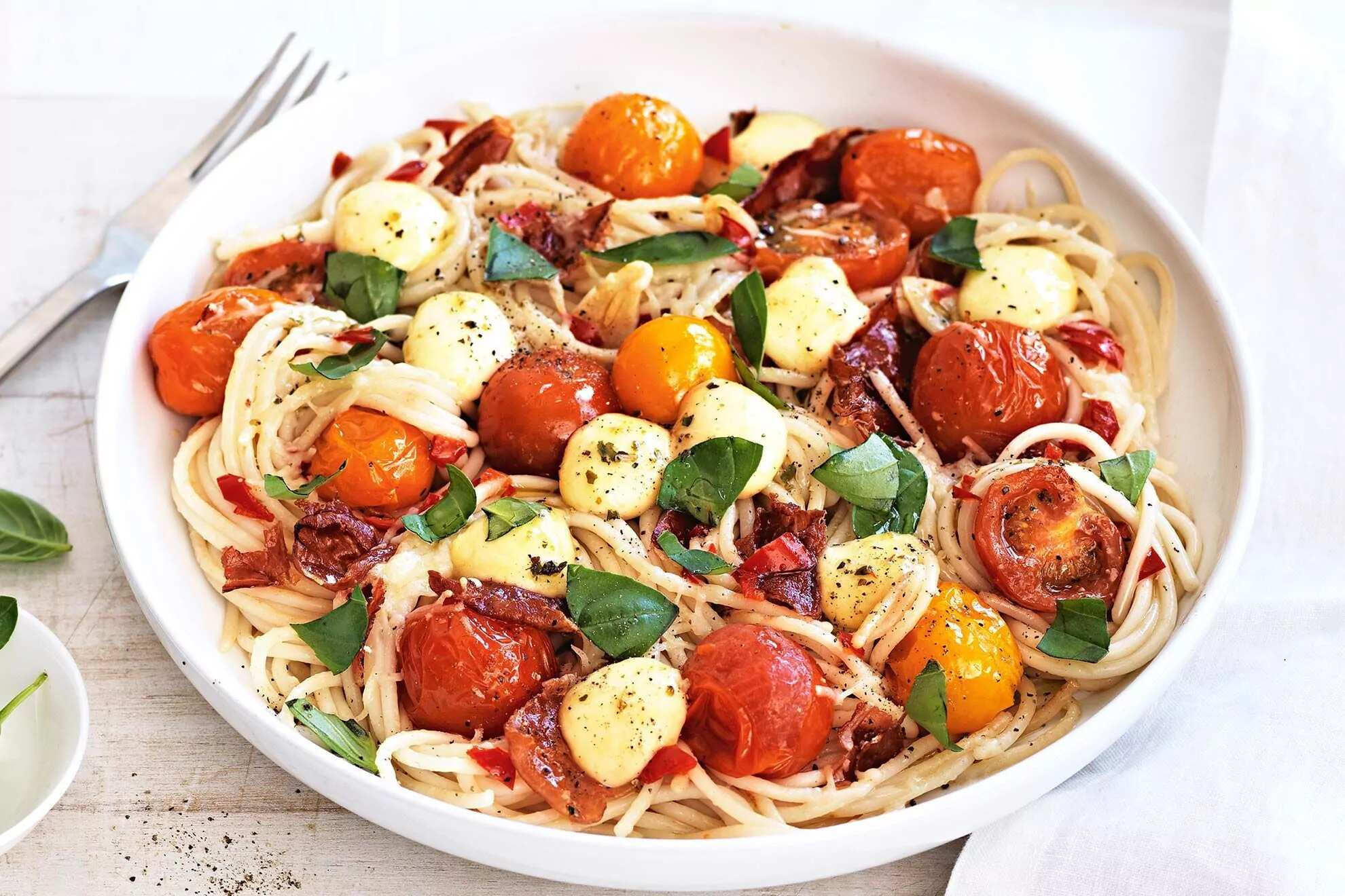 How to make Summer Tomato And Bocconcini Pasta Recipe