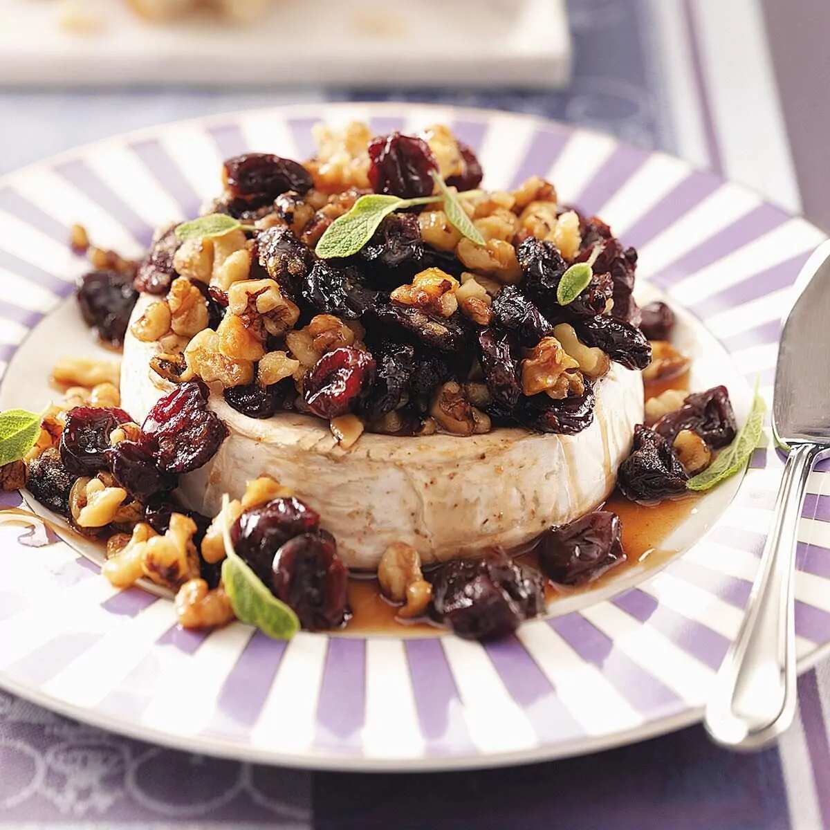 How to make Cherry-brandy Baked Brie Recipe