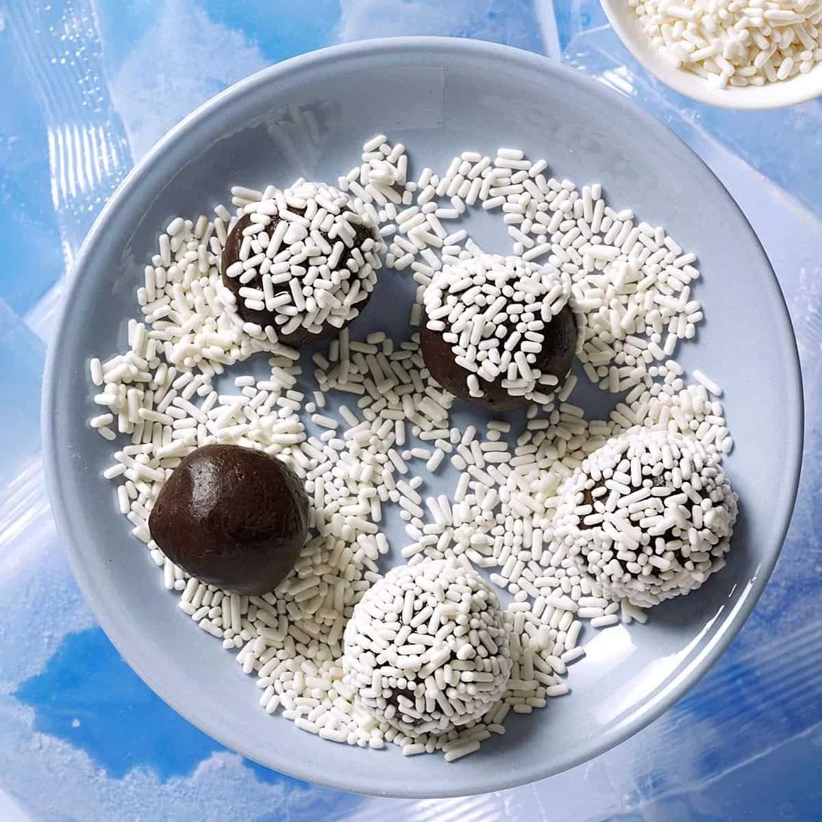 How to make Crunchy Chocolate Mint Balls Recipe