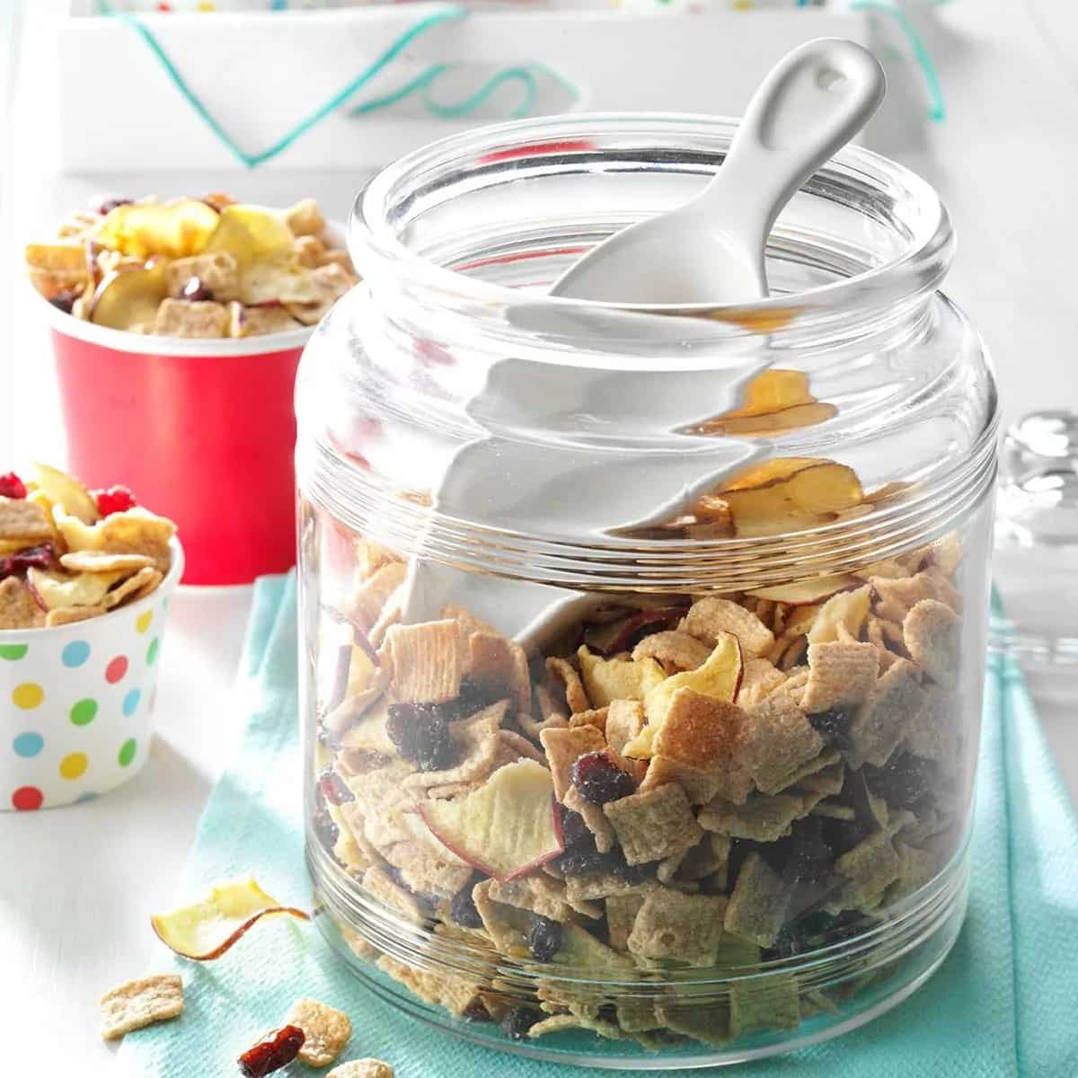 How to make Fruit & Cereal Snack Mix Recipe