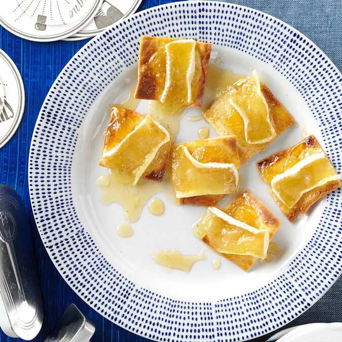 Warm Fig & Brie Crisps