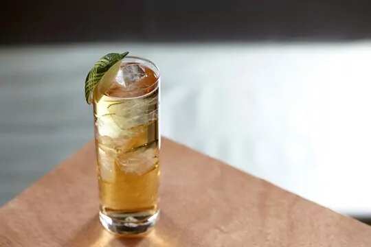 How to make Captain Morgan Original Spiced Gold Apple Juice &amp; Elderflower Recipe