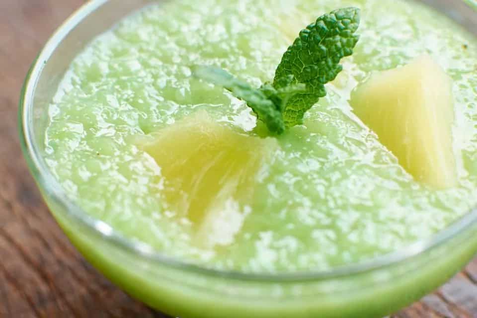 How to make Vietnamese Pounded Green Sticky Rice And Fresh Pineapple Recipe
