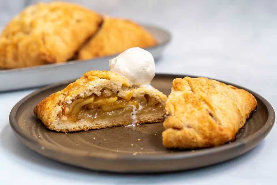 How to make Apple Dumplings With Cinnamon Syrup Recipe