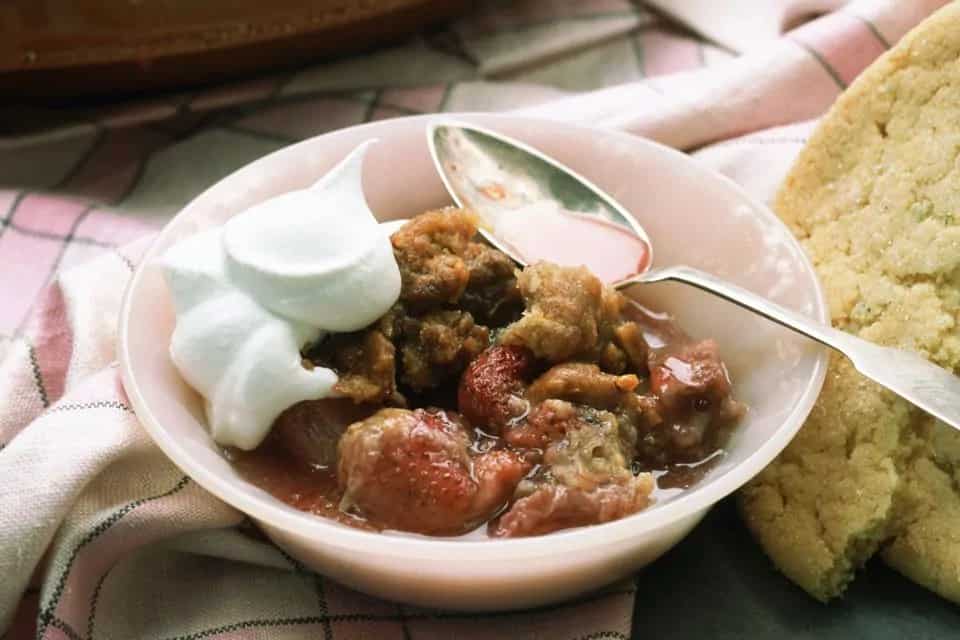 How to make Crock Pot Strawberry Rhubarb Crisp Recipe