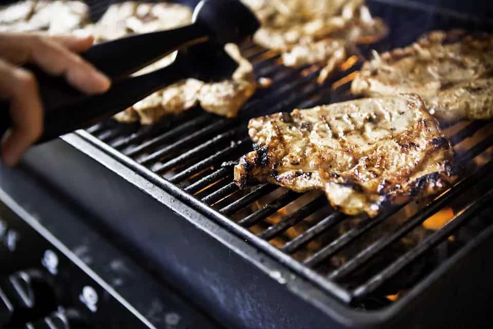 How to make Greek-style Grilled Pork Chops With Marinade Recipe