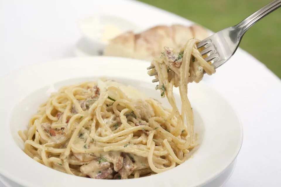 How to make Ham Tetrazzini Casserole With Cream Sauce Recipe