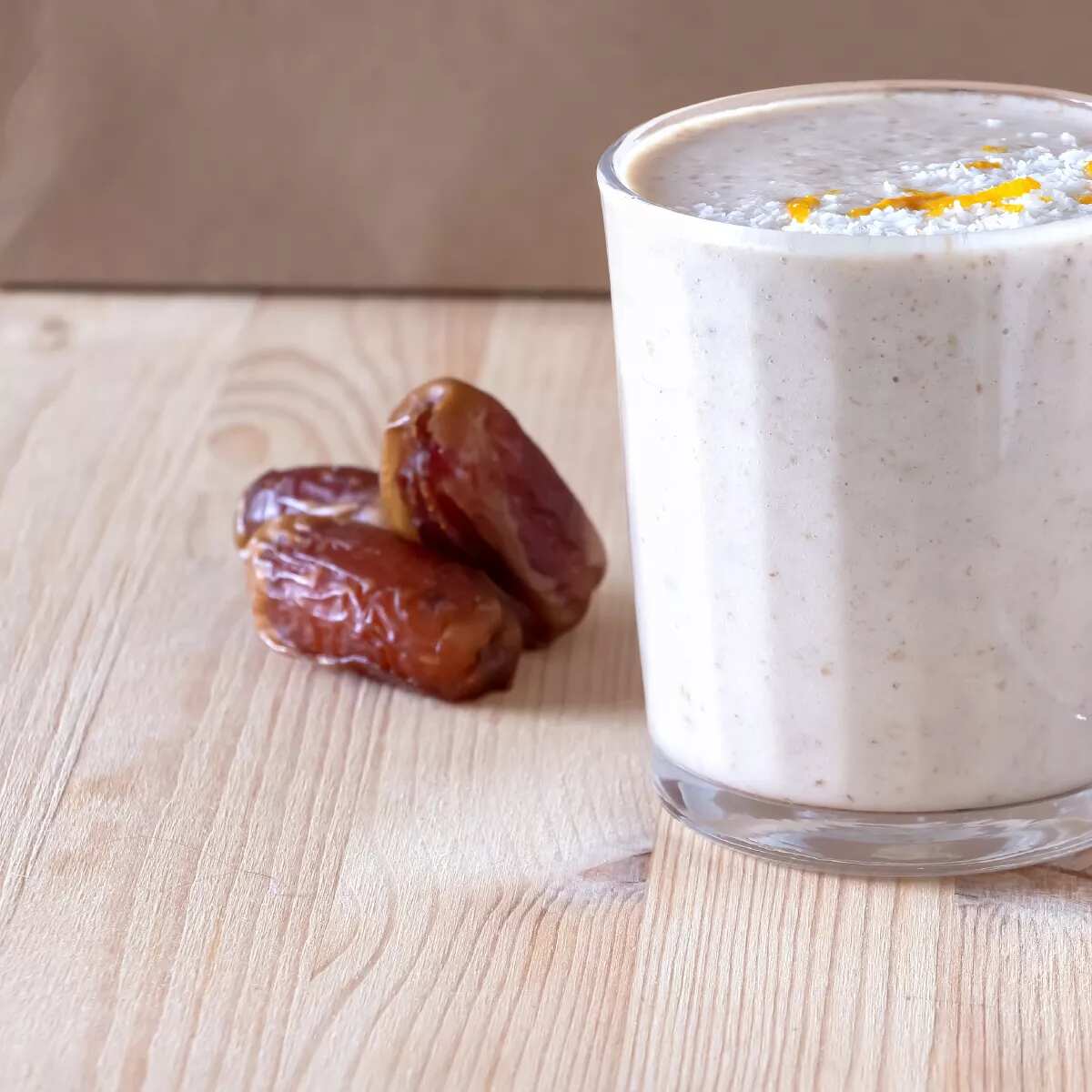 How to make Apple Almond Date Smoothie Recipe