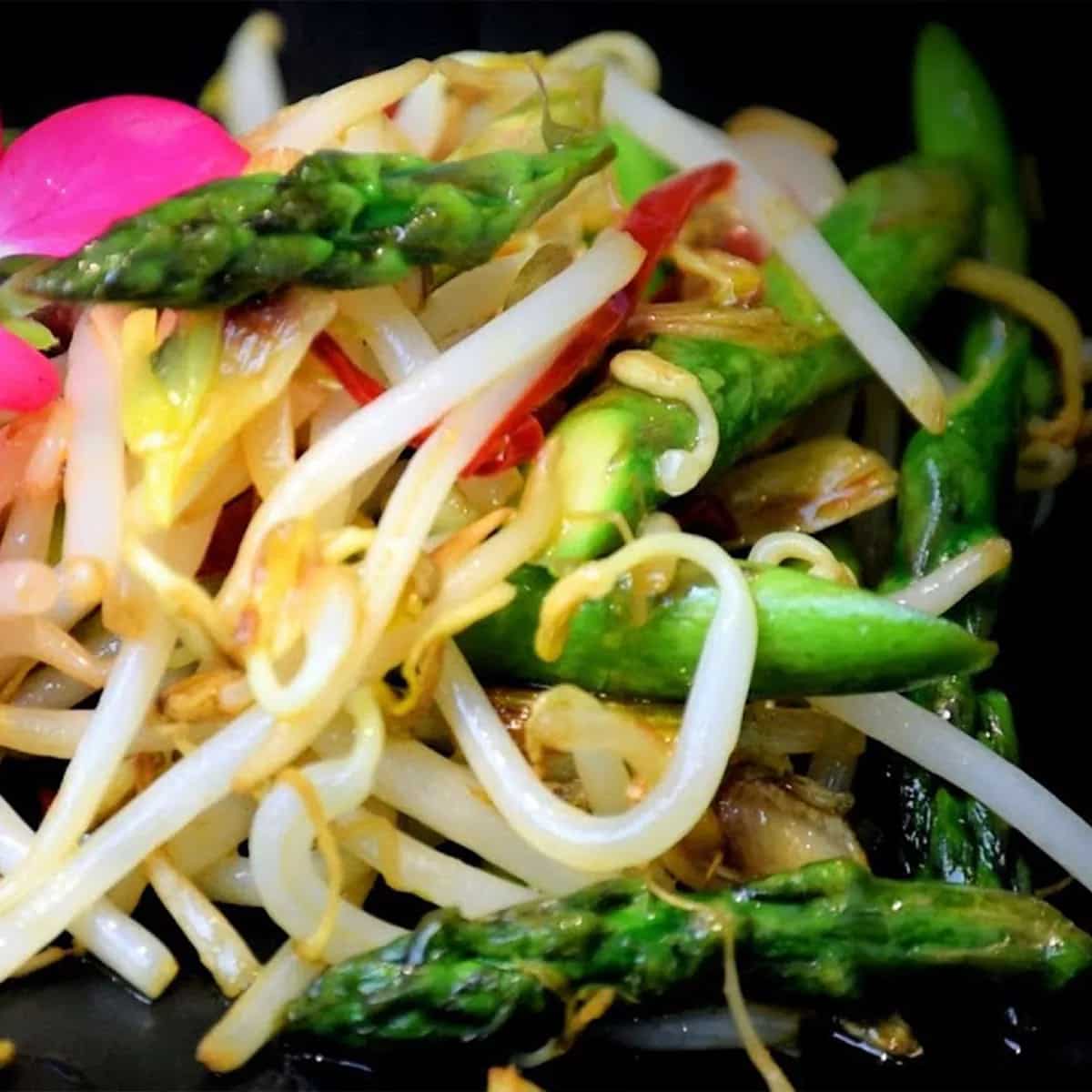 How to make Spicy Asparagus And Bean Sprouts Recipe