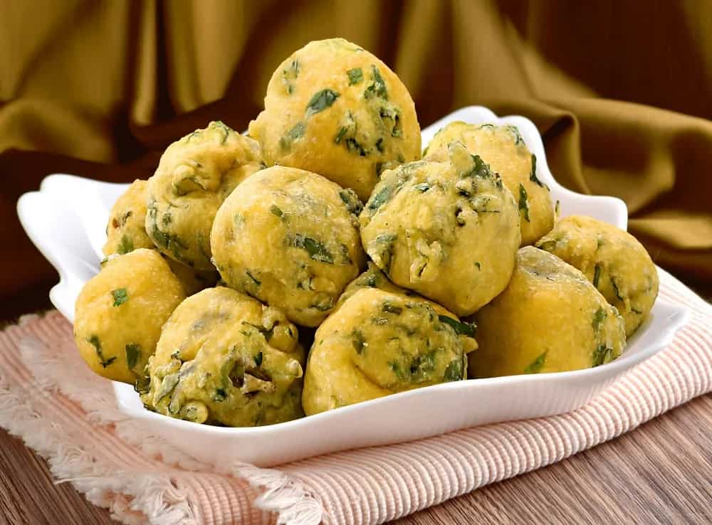 Winter Special Crispy Pakodas: 8 Vegetarian Options to Try 