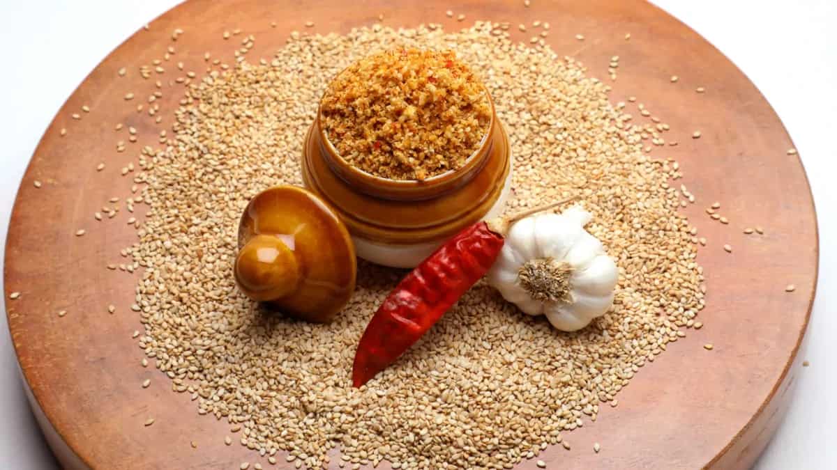 Gujarati Kachariyu Recipe - Spiced Sesame And Coconut Ladoos
