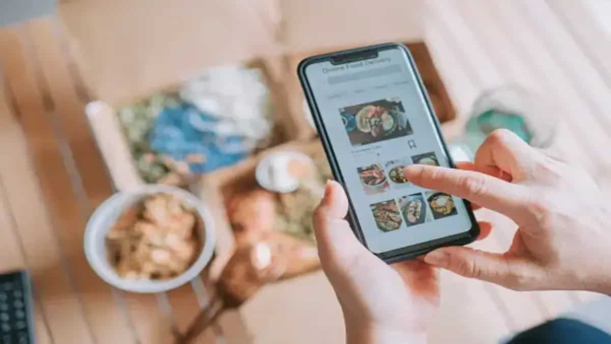 Train Travelers Can Now Order Food Through Instagram; See How 