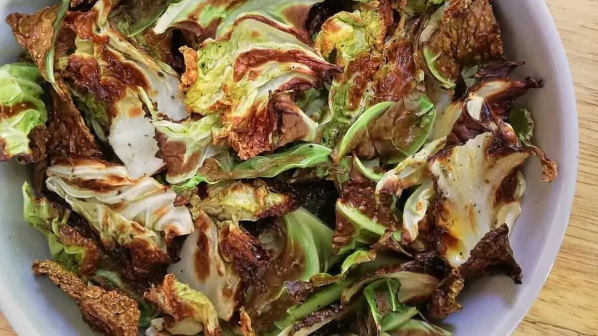 These Cacio E Pepe Cabbage Chips Are A Healthy Snack Solution