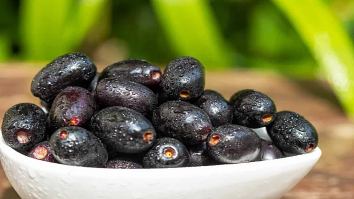 Digestion To Diabetes: 7 Lesser-Known Health Benefits Of Jamun 