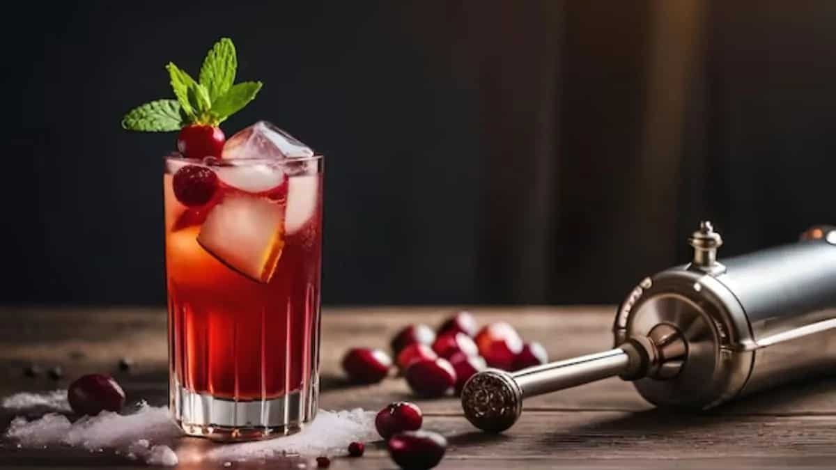 6 Cranberry Cocktails To Try Out For Your Weekend Party
