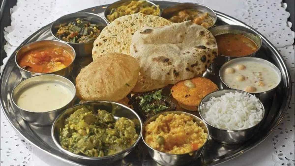 Viral-NRI Chef Naresh Tossing Dal Makhani At His Desi Dhaba  