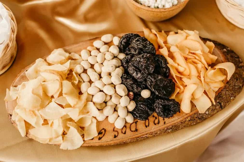 Tips To Assemble A Gen Z Snack Bar For Easy Serving