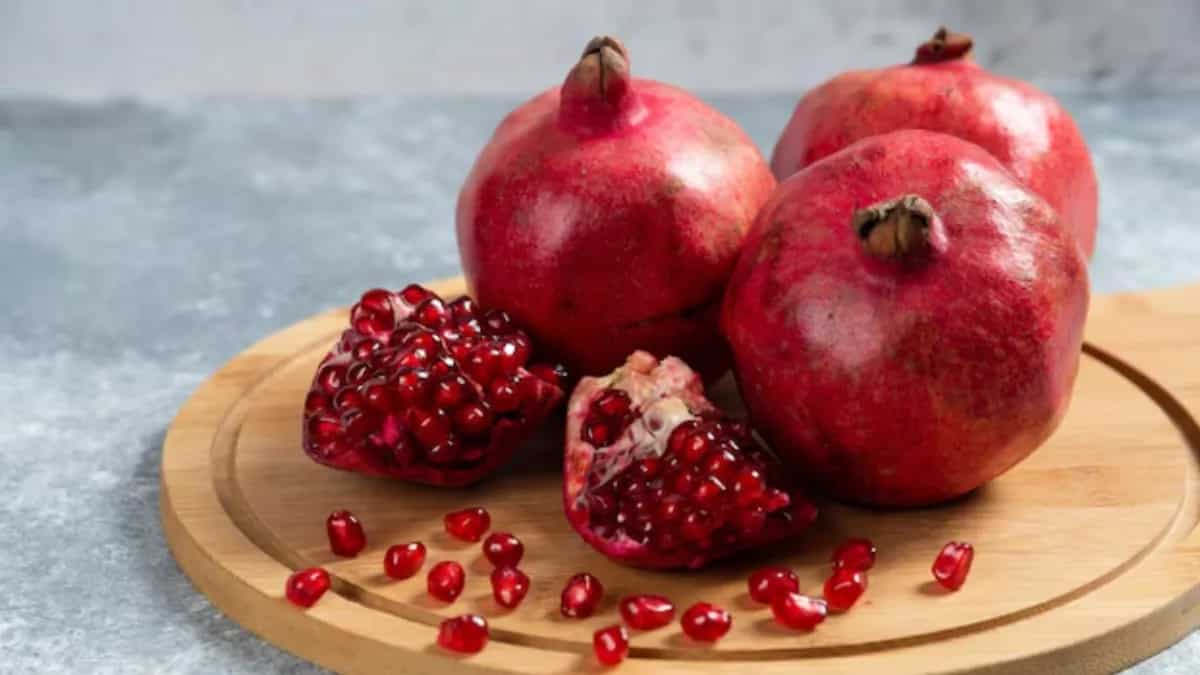 How To Cut A Pomegranate Without Making A Mess