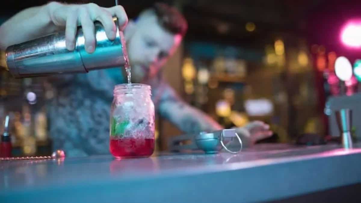 6 Hollywood-Inspired Cocktails For Your Weekend Party 