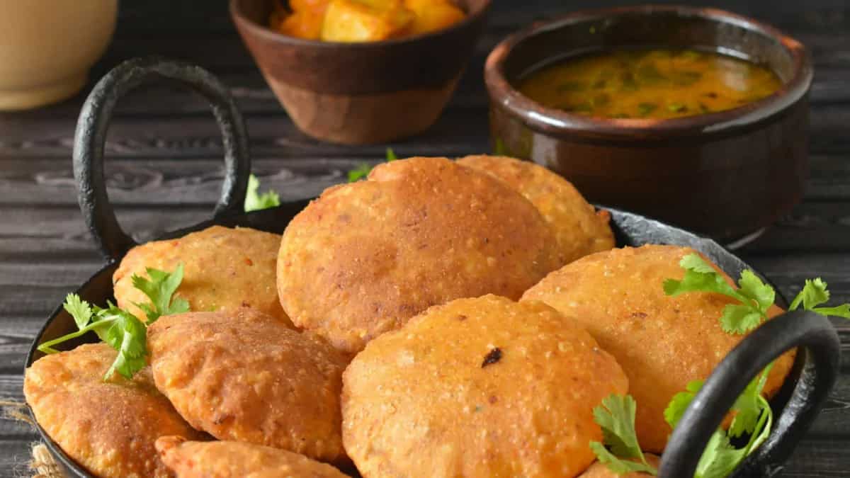 Yummy Breakfast Pairing: Tried Agra’s Bedai And Jalebi, Yet?