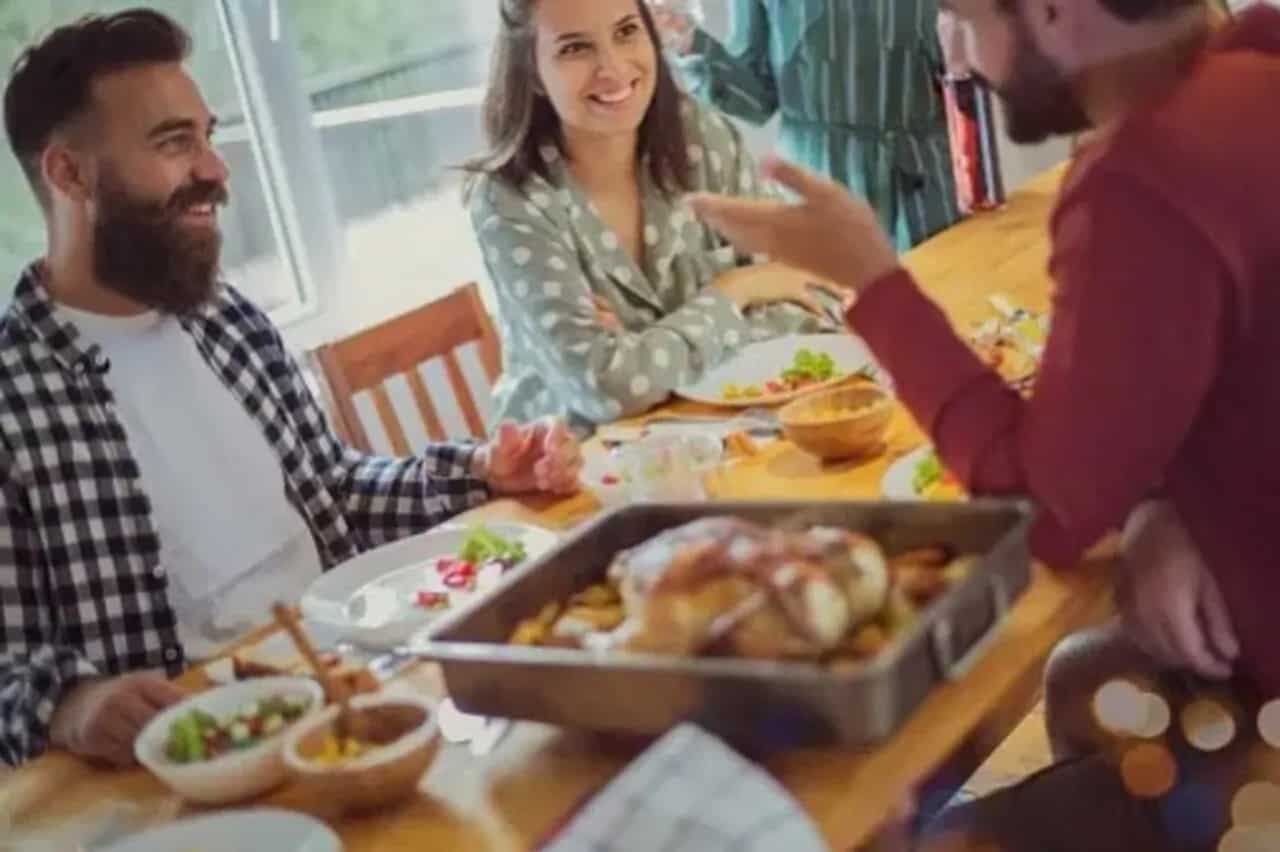 The Art Of Hosting: 7 Food Service Etiquette To Keep In Mind