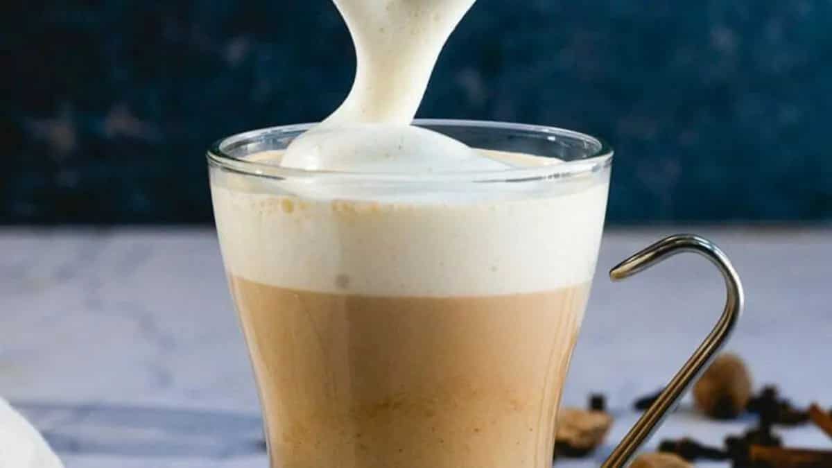 Easy Hacks To Froth Milk At Home Without Frother