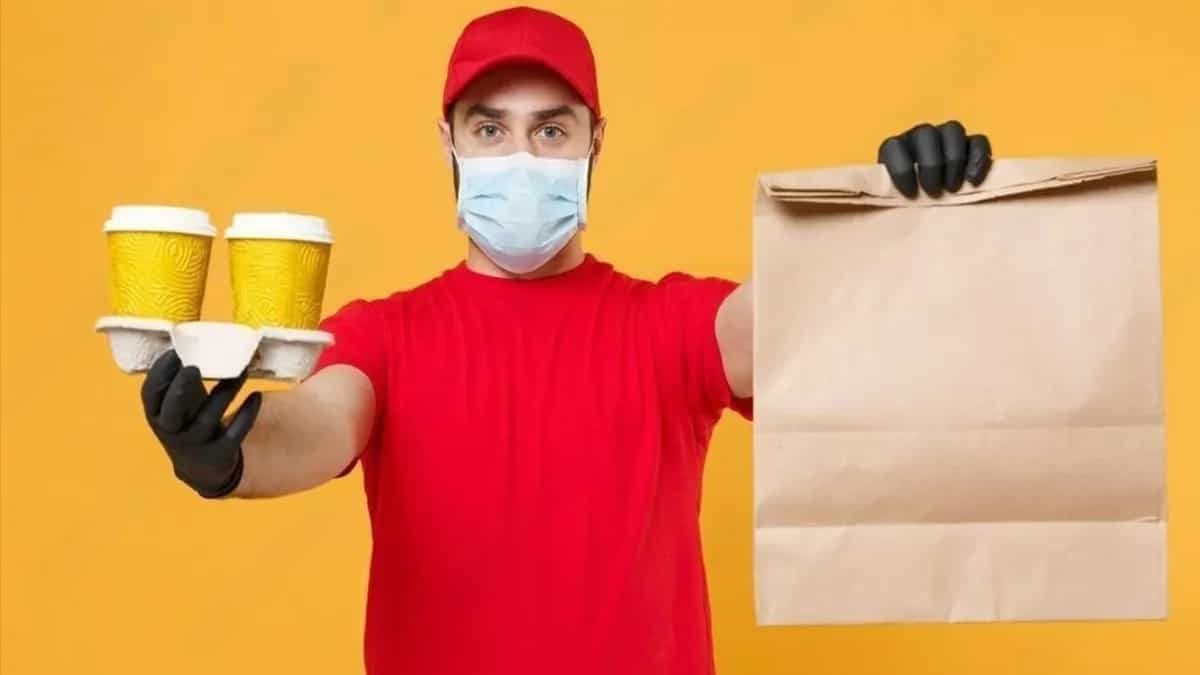 Ordering Food? Deepinder Goyal Might Be Your Delivery Agent!