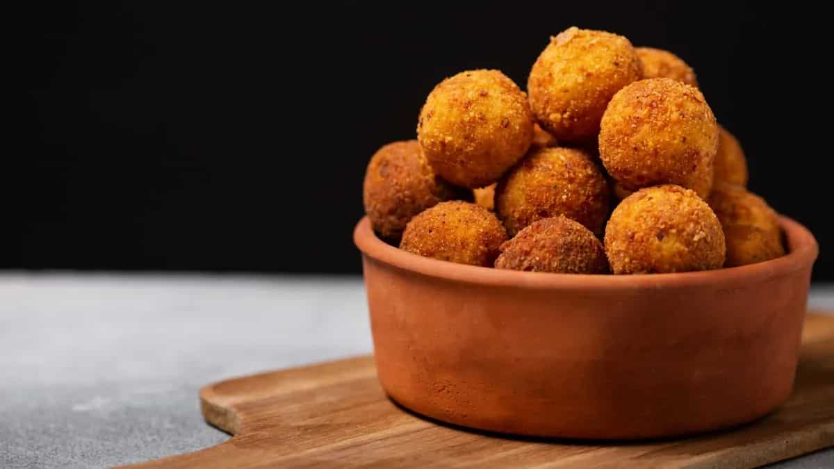 Australian Deputy Prime Minister enjoying Ram Laddoos and Nimbu Pani