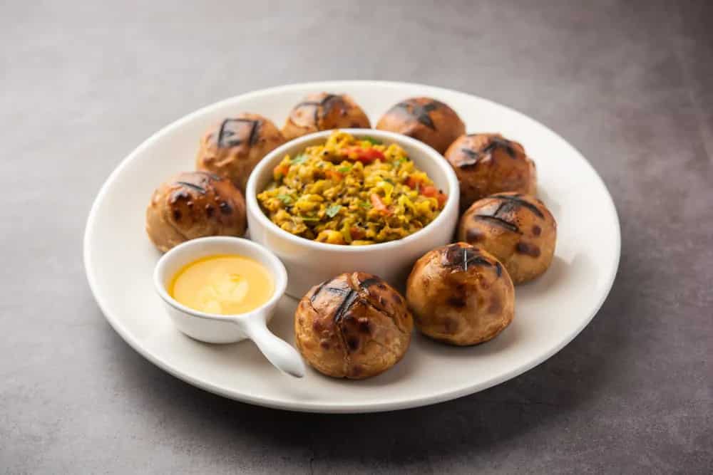 CM Nitish Kumar Treats Leaders With Litti Chokha and More