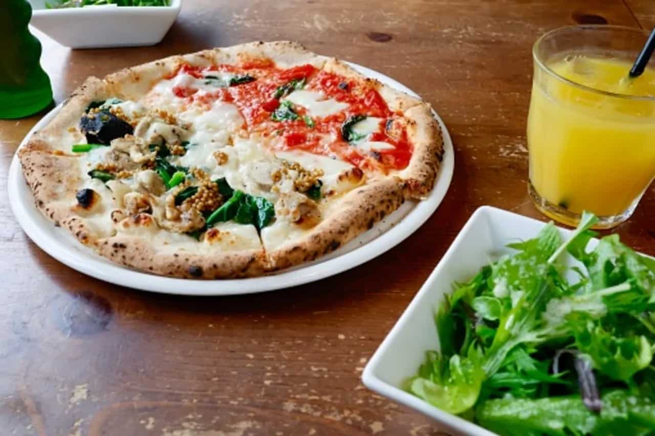 Try Spinach And Blue Cheese Pizza For A Delicious Twist