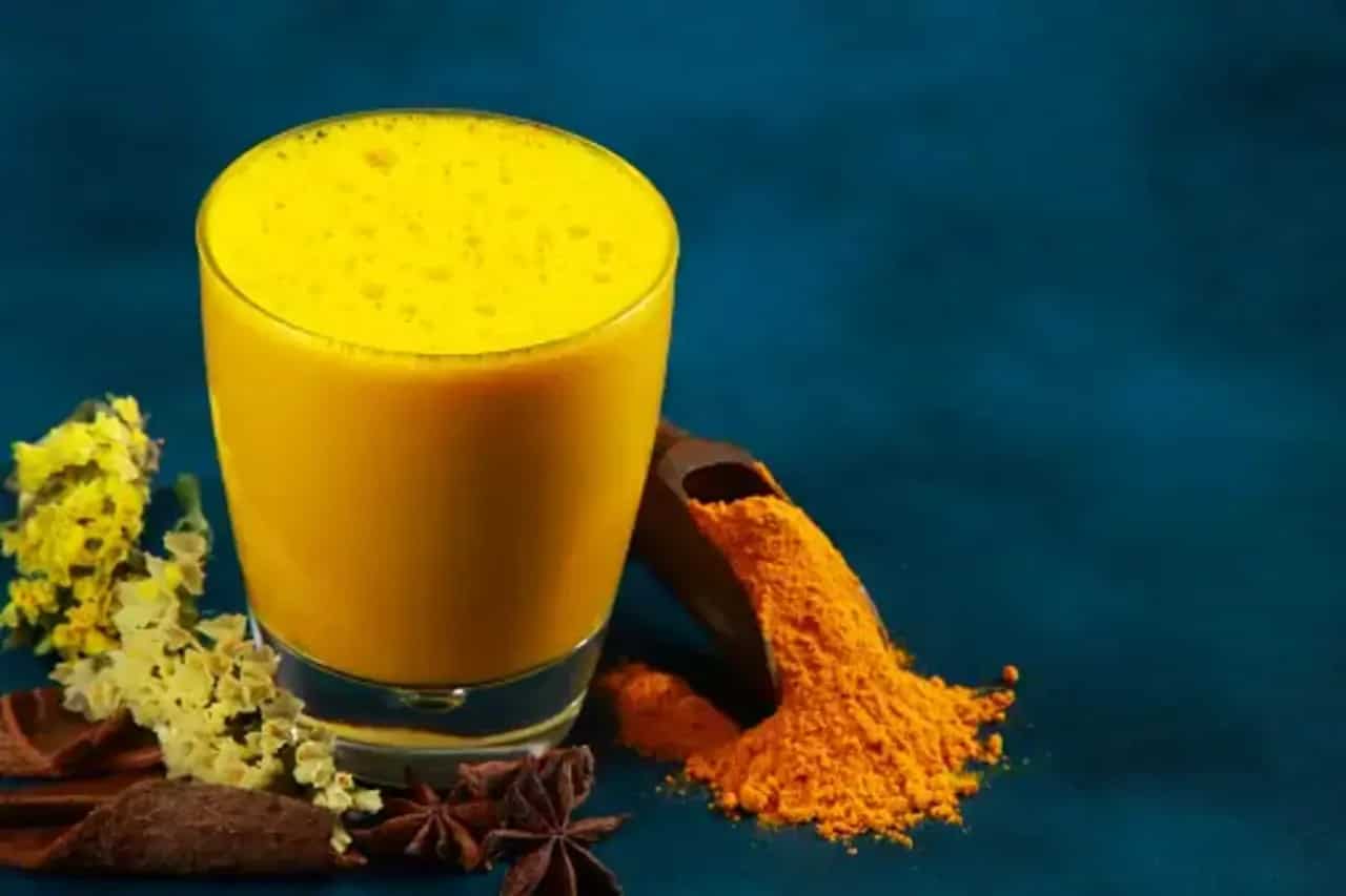 Ajwain And Turmeric Milk To Boost Your Immunity This Monsoon
