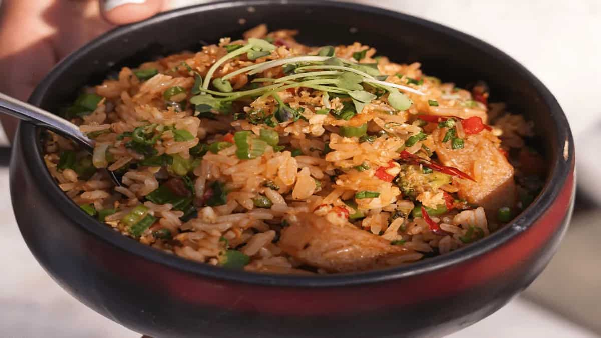 Chef Pawan Bisht Shares His Guntur Chilli Fried Rice Recipe