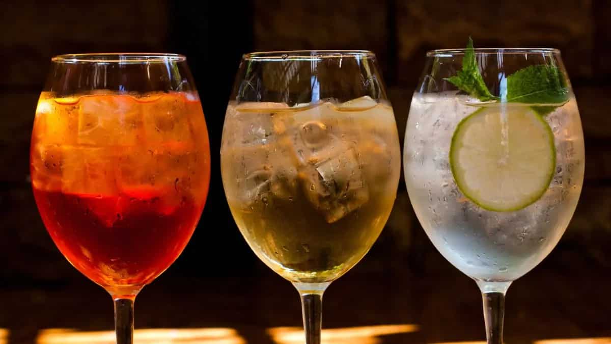 The Effervescent History Of Wine Spritzer Cocktails
