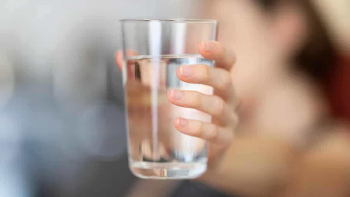 6 Benefits Of Starting Your Day With Warm Water