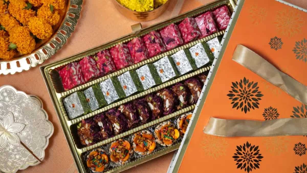 Diwali 2025: Mithai & Chocolate Hampers For Your Celebrations