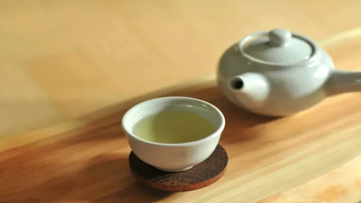 10 Healthy Reasons To Drink Green Tea Every Day