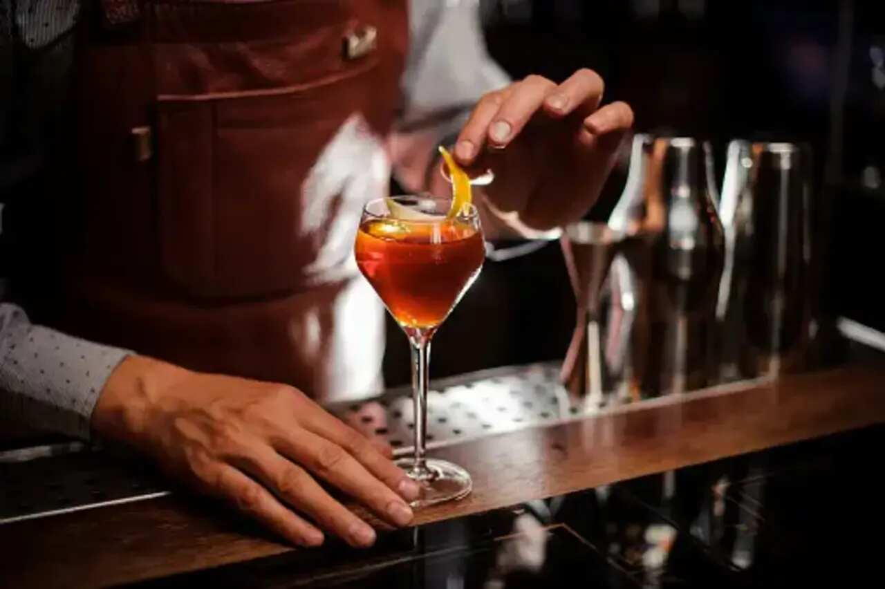 5 Red Flags Your Bartender Is Not Mixing Your Cocktails Properly