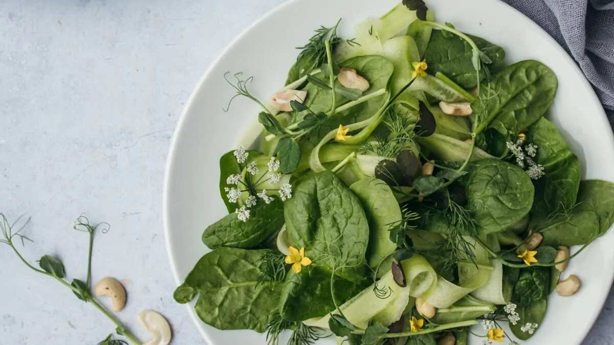 Suffering From Asthma? 7 Foods That Can Boost Lung Health