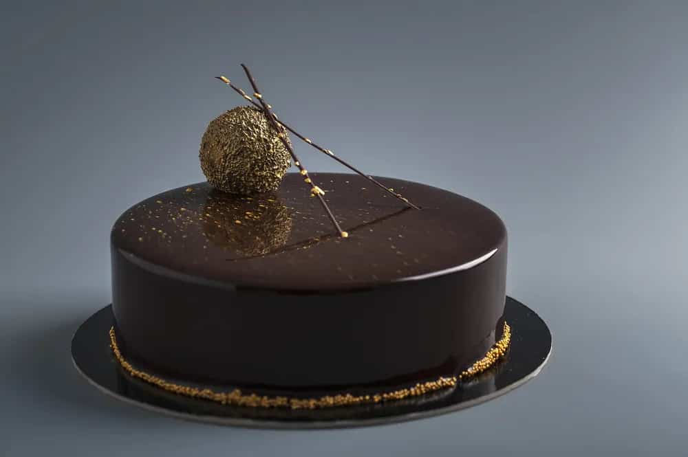 Step-by-Step Guide To Get A Mirror Glaze On Your Chocolate Cake