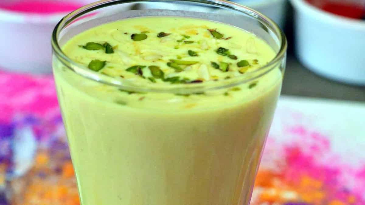 LipSmacking Recipe To Make Mawa Gujiya And Thandai