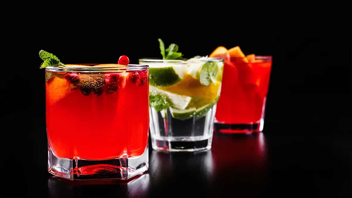 Hosting A Weekend Party? 6 Tips To Plan Your Drinks Menu