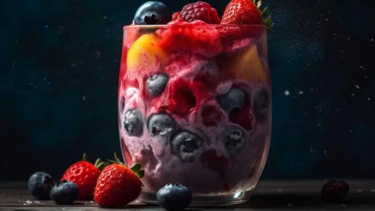 8 Tangy Berrylicious Cocktails For Your Summer Evenings