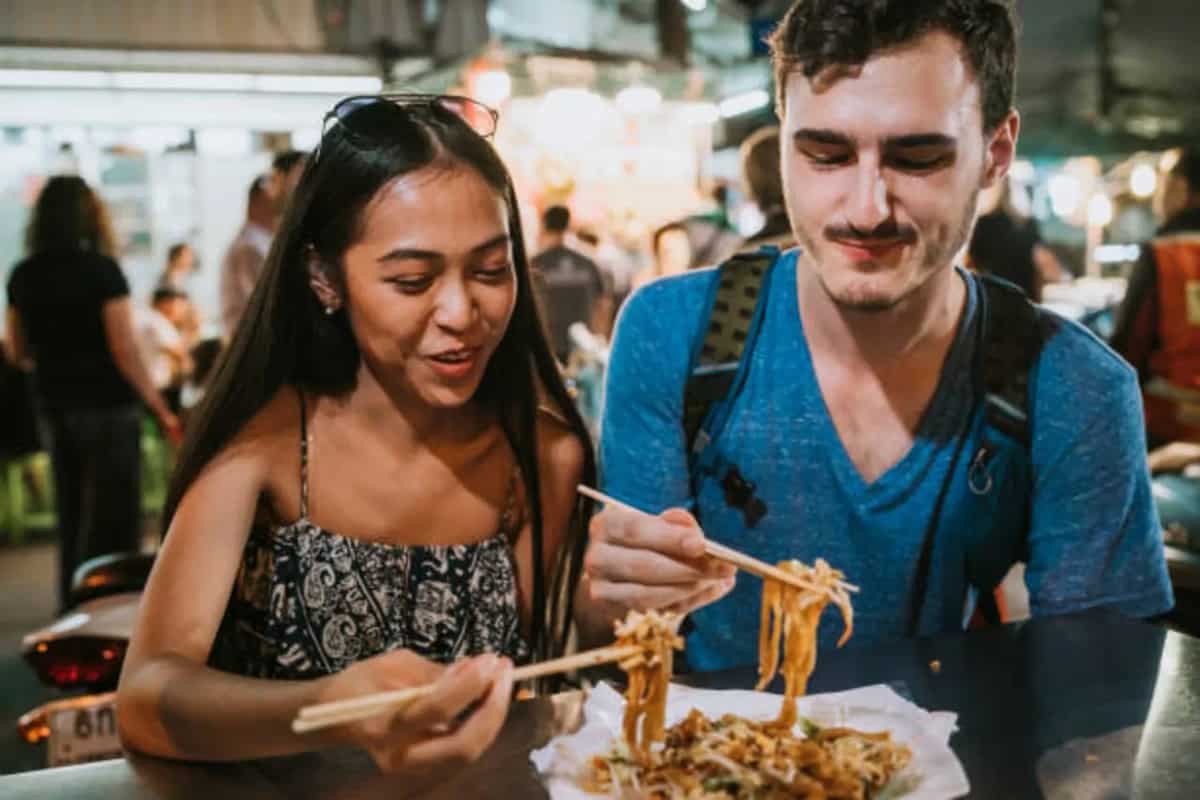 5 Essential Tips To Master Healthy Eating During Your Travels